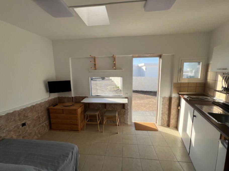 Acogedor Apartamento En Famara Luaran gambar